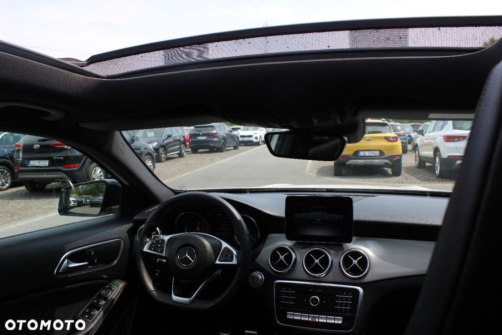 Mercedes-Benz GLA - 28