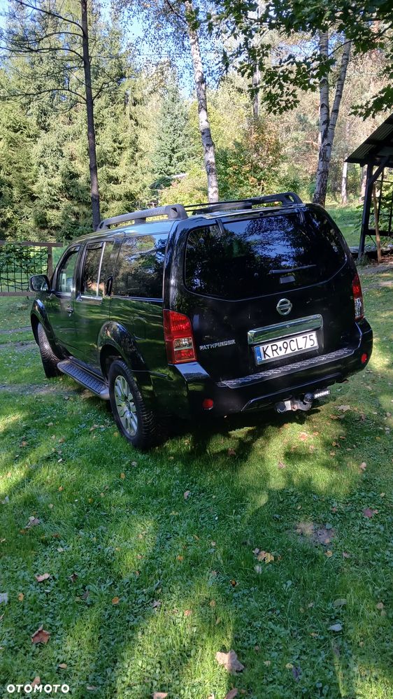 Nissan Pathfinder 2.5 D LE - 4