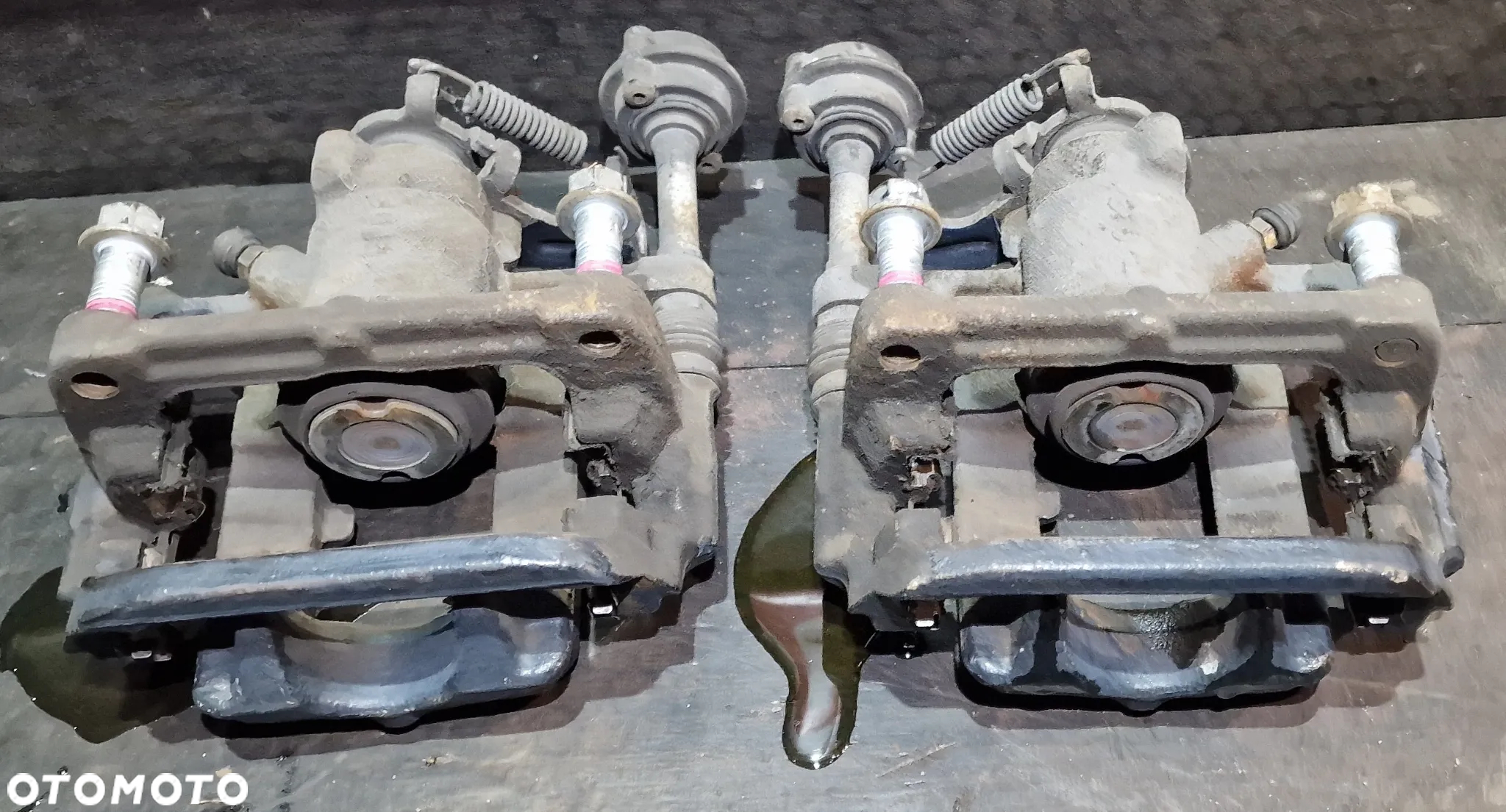 ZACISK HAMULCOWY TYŁ PRAWY LEWY 13467355 13467356 OPEL ASTRA IV J GTC OPC 1.6 T - 12