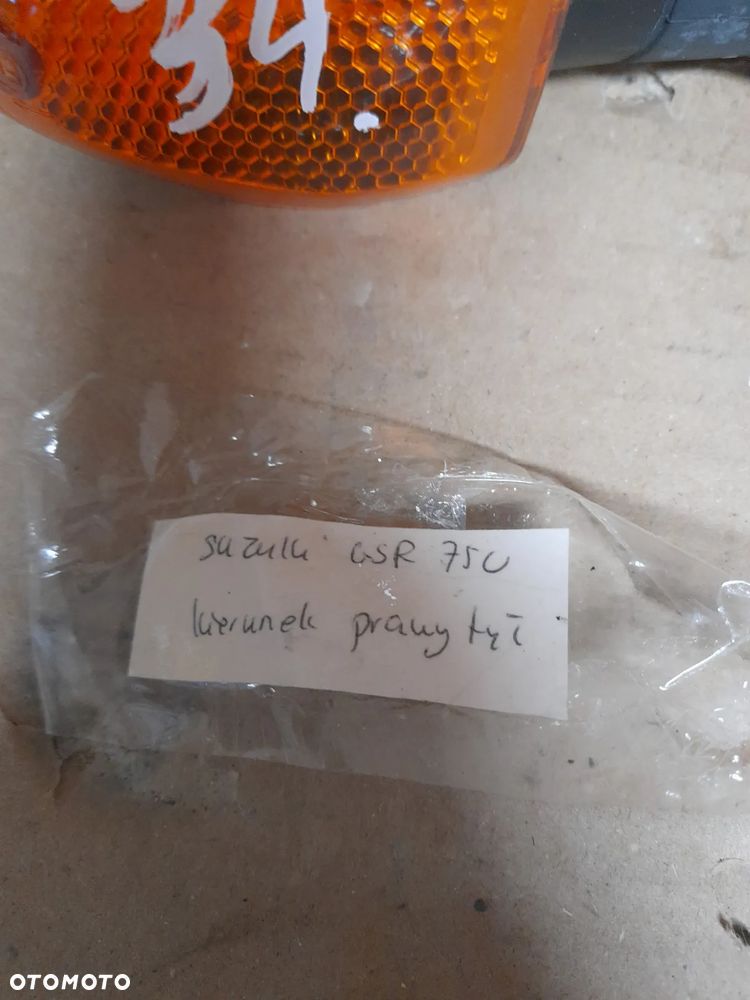 Suzuki GSR 750 Kierunkowskaz prawy tył - 2