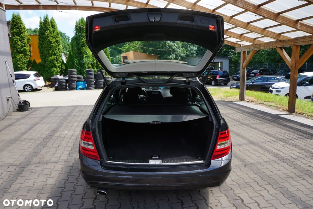 Mercedes-Benz Klasa C 220 CDI DPF Automatik BlueEFFICIENCY Special Edition - 5
