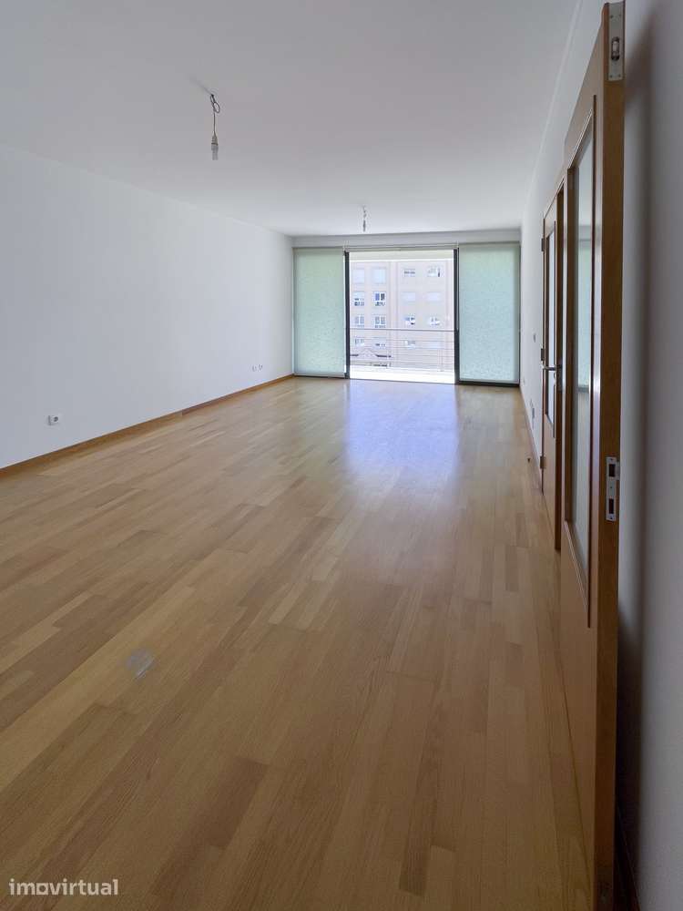 Apartamento T2 com Varanda e Garagem em Cascais - Grande imagem: 3/15