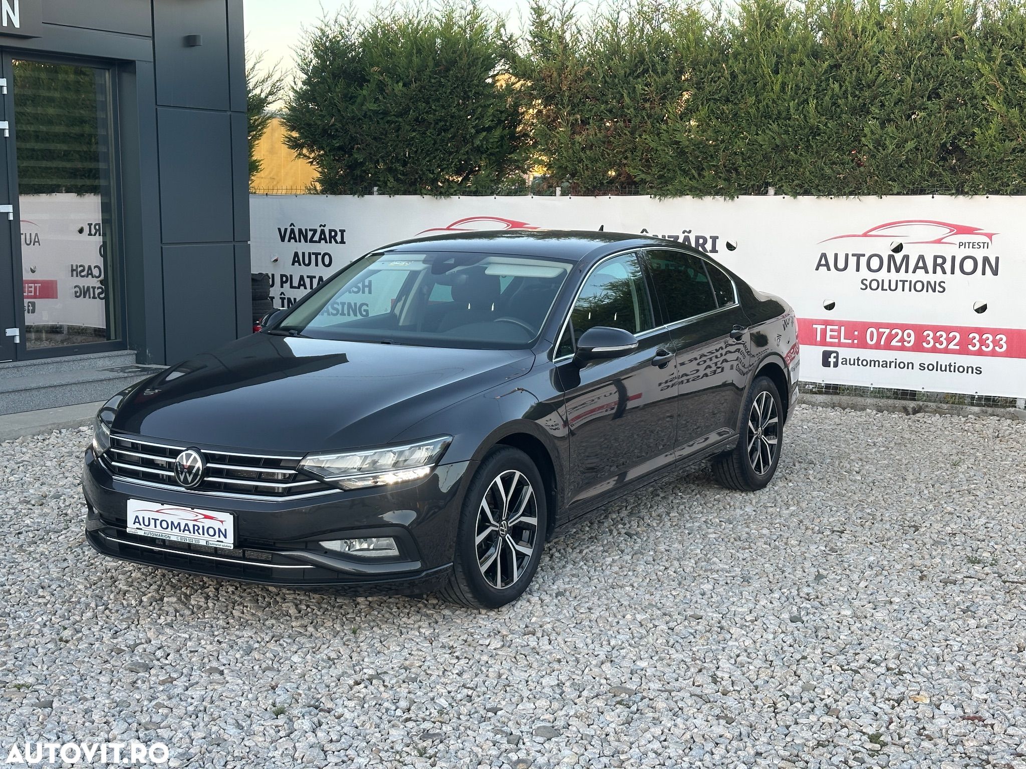 Volkswagen Passat - 1