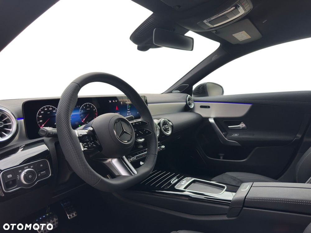 Mercedes-Benz CLA 200 AMG Line 7G-DCT - 7