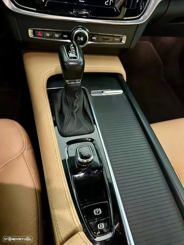 Volvo V90 2.0 D4 Momentum Geartronic - 20