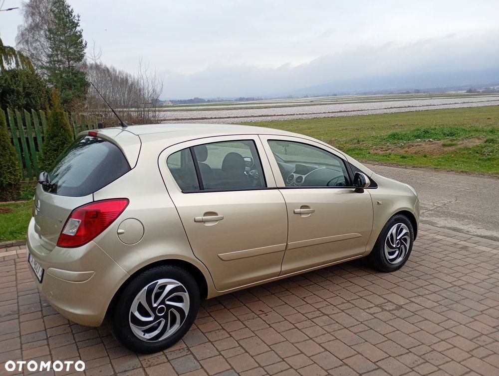 Opel Corsa 1.4 16V Cosmo - 2