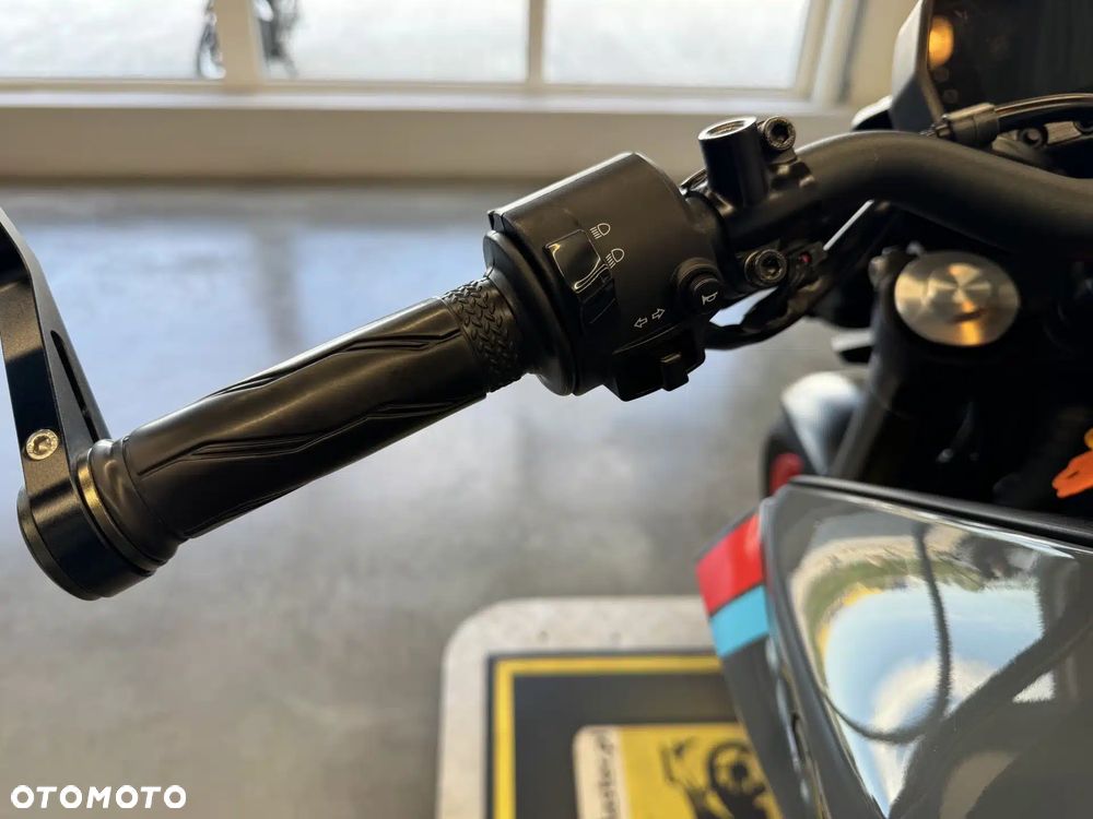 Yamaha MT - 30