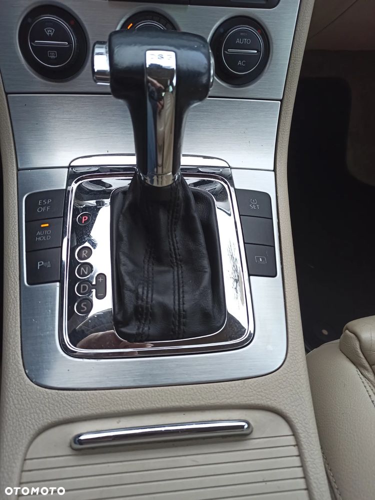 Volkswagen Passat 2.0 TDI DPF Highline DSG - 17