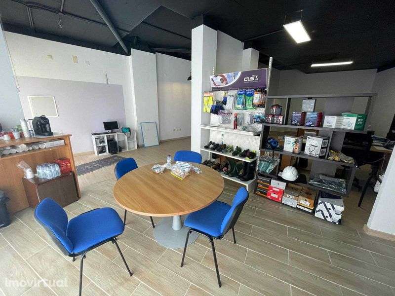 Escritório / Loja - Convertível em Habitação - Grande imagem: 2/8