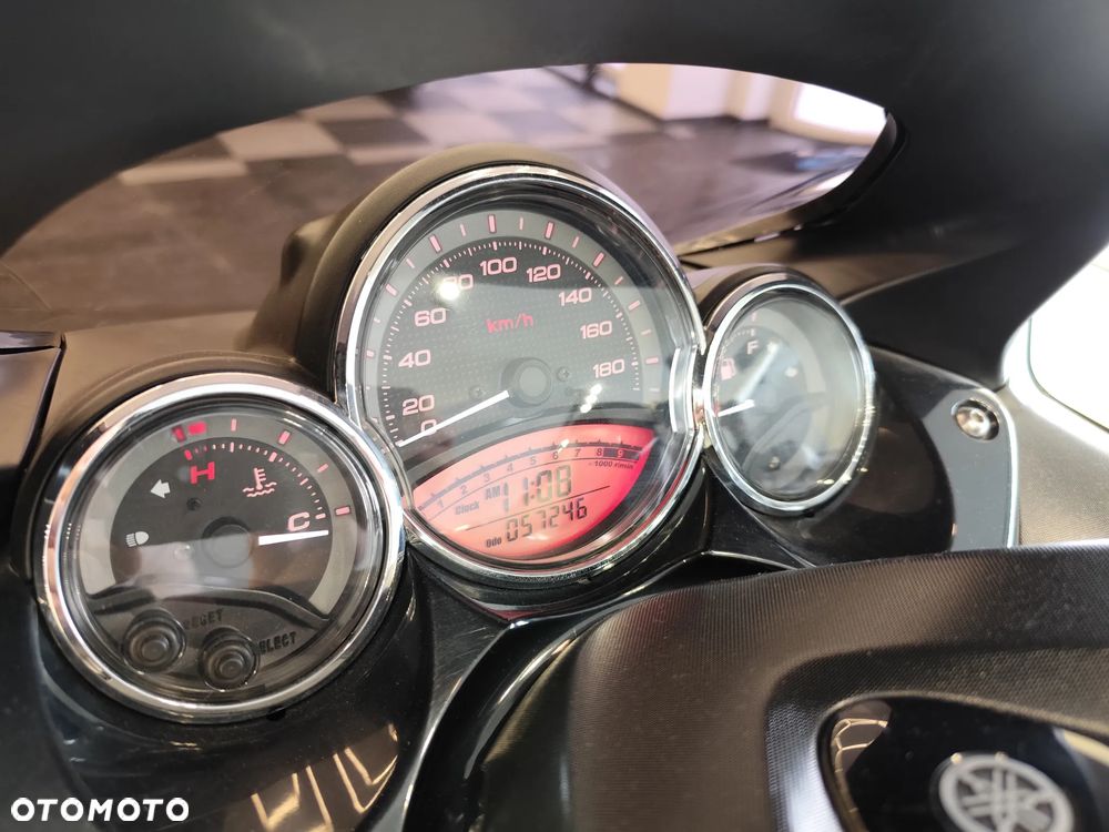 Yamaha Tmax - 18