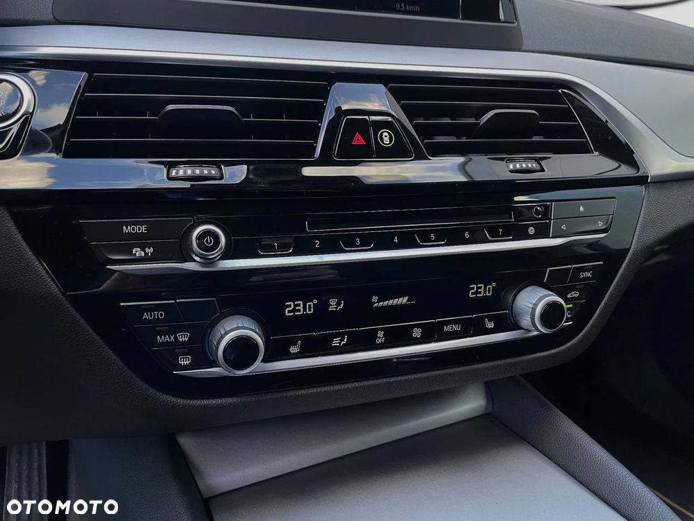 BMW Seria 5 520d - 33