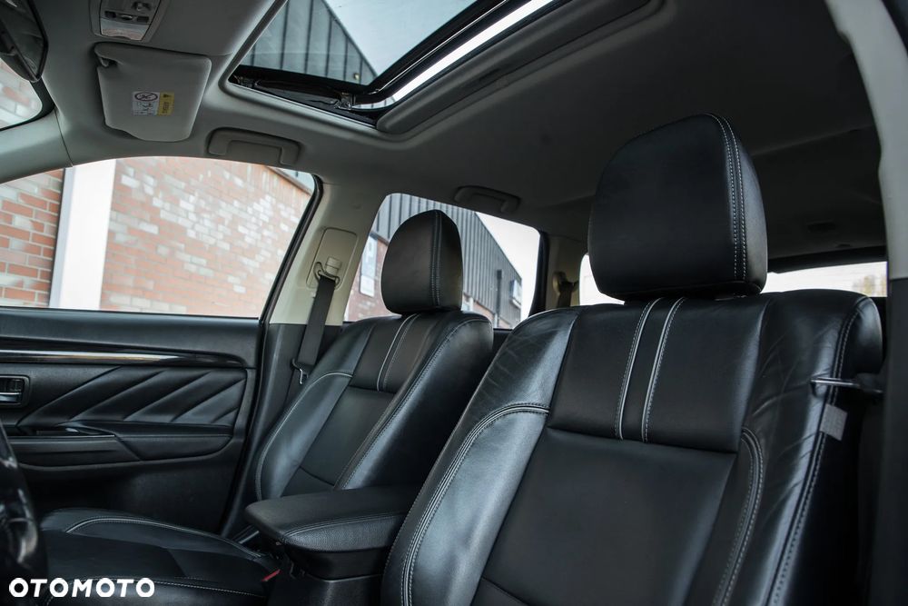 Mitsubishi Outlander Instyle NAVI + - 16