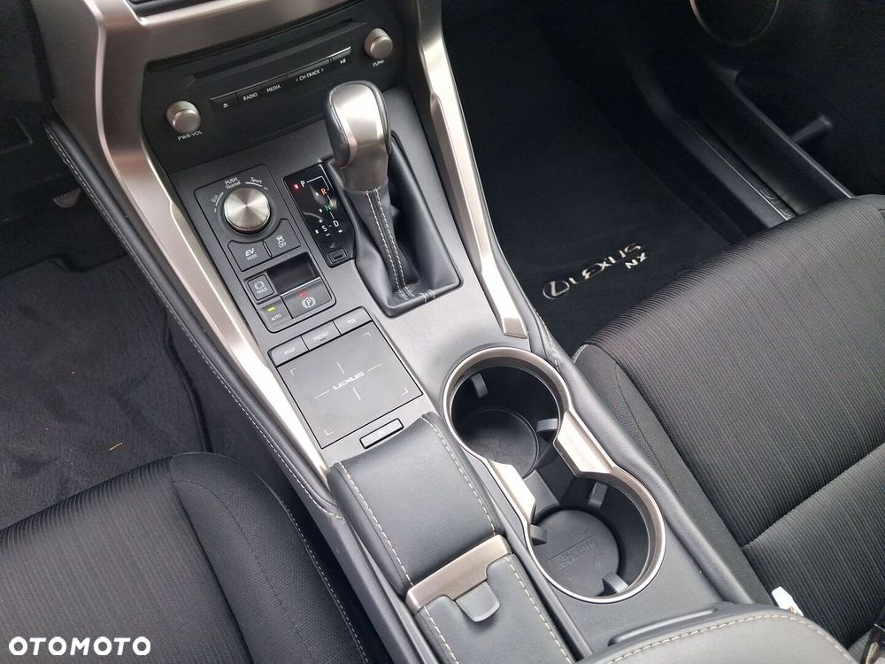 Lexus NX 300h Business Edition AWD - 25