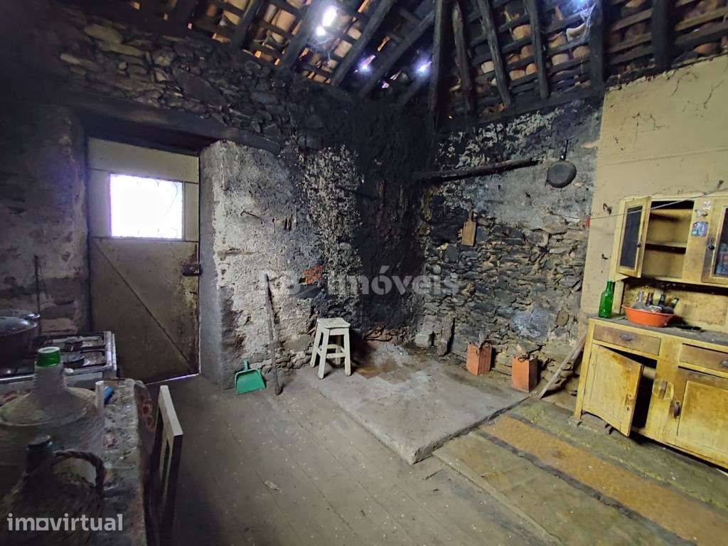 Moradia para recuperar com 2880m² - Beco, Ferreira do Zêzere - Grande imagem: 2/41