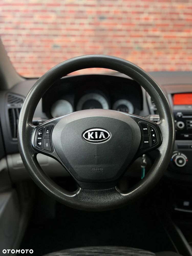 Kia Ceed - 31