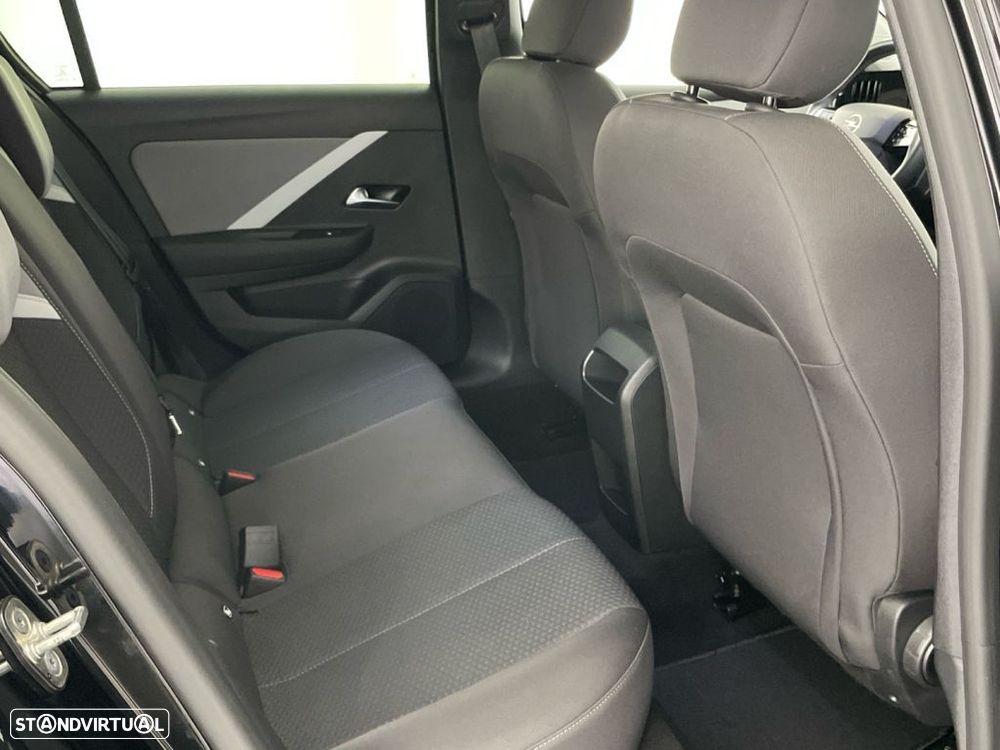 Opel Astra 1.2 T Business — fotografia 23
