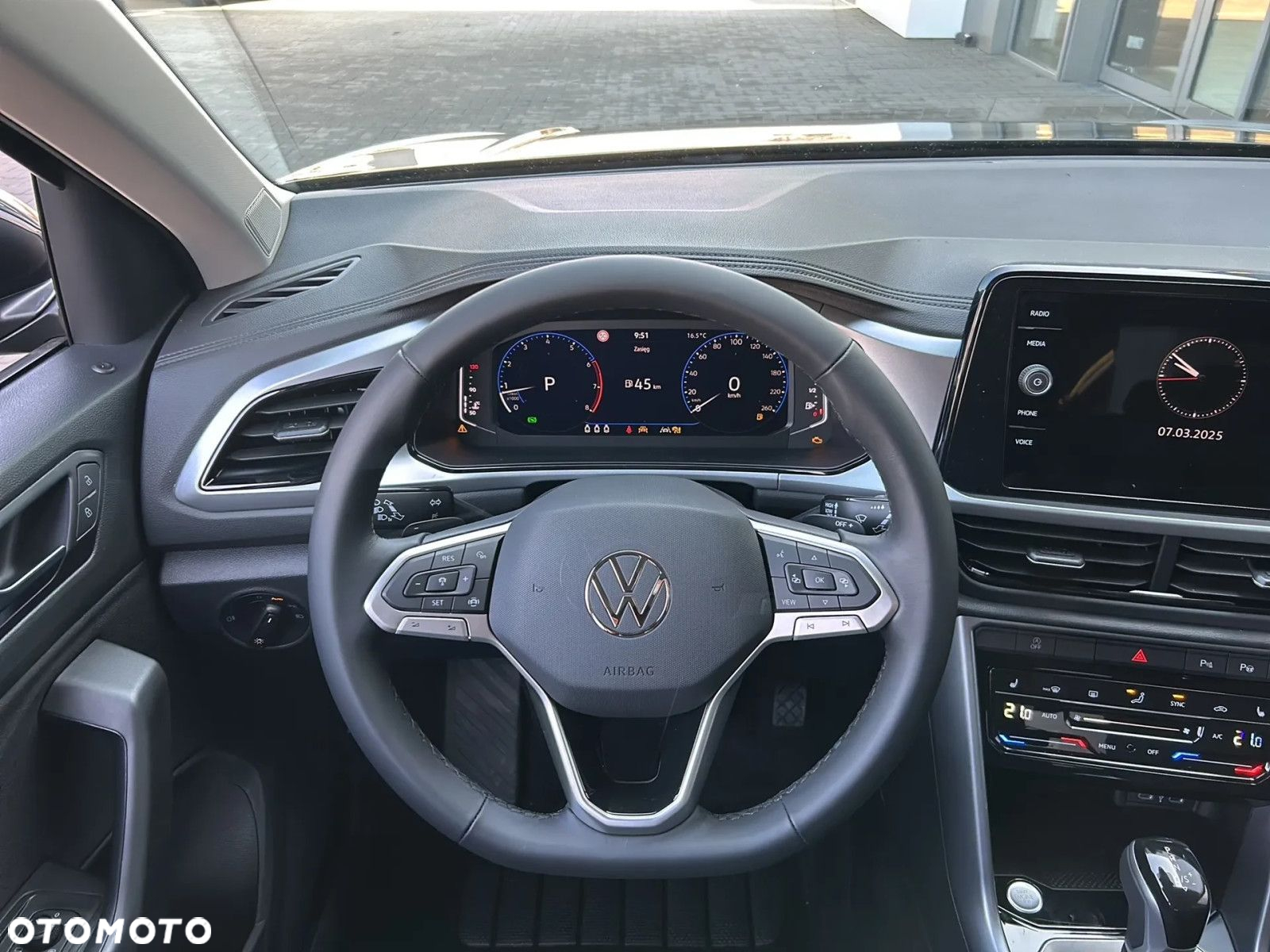 Volkswagen T-Roc - 14