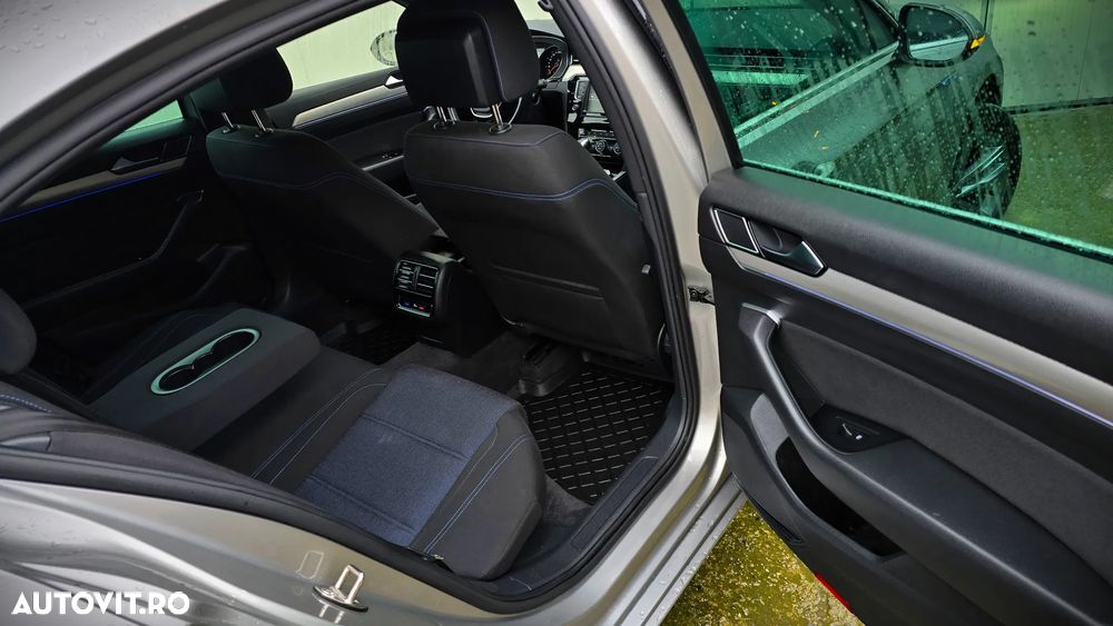Volkswagen Passat - 11