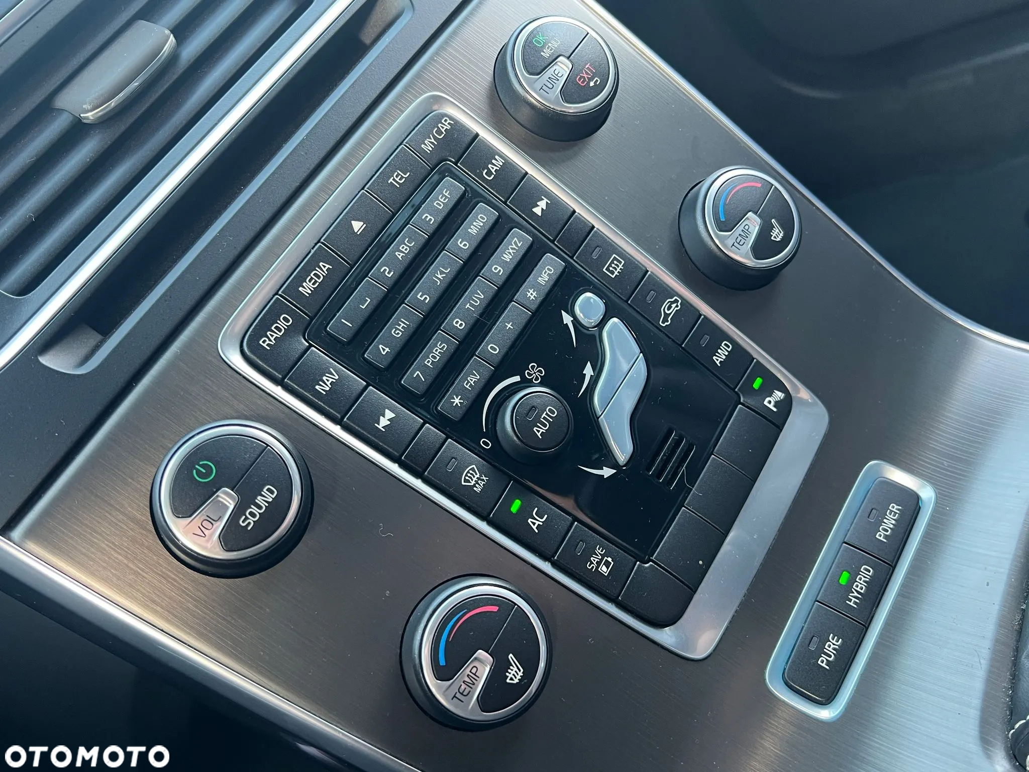 Volvo V60 D6 AWD Plug-in Hybrid Summum - 24