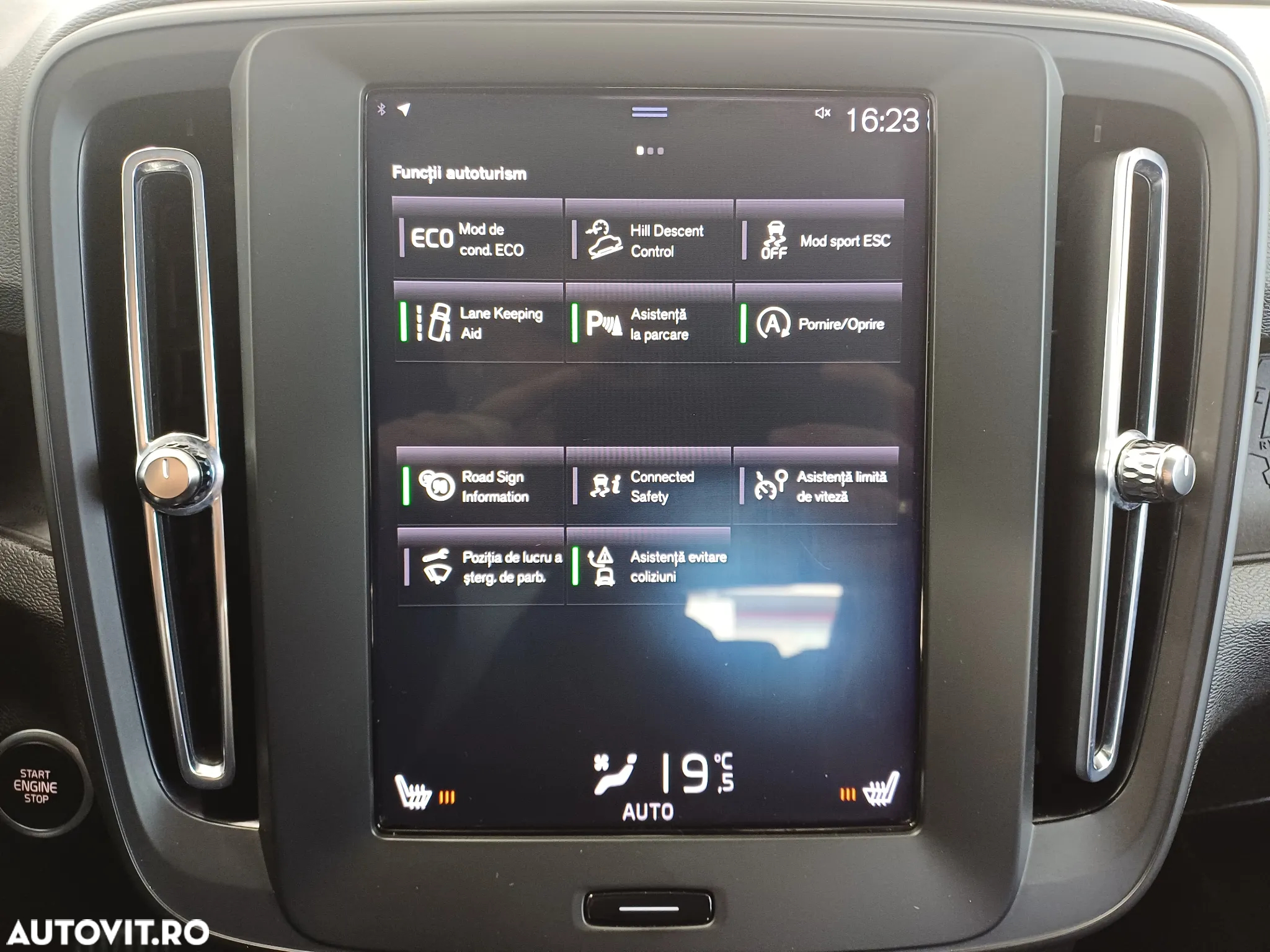 Volvo XC 40 T3 AT8 Momentum Pro - 16
