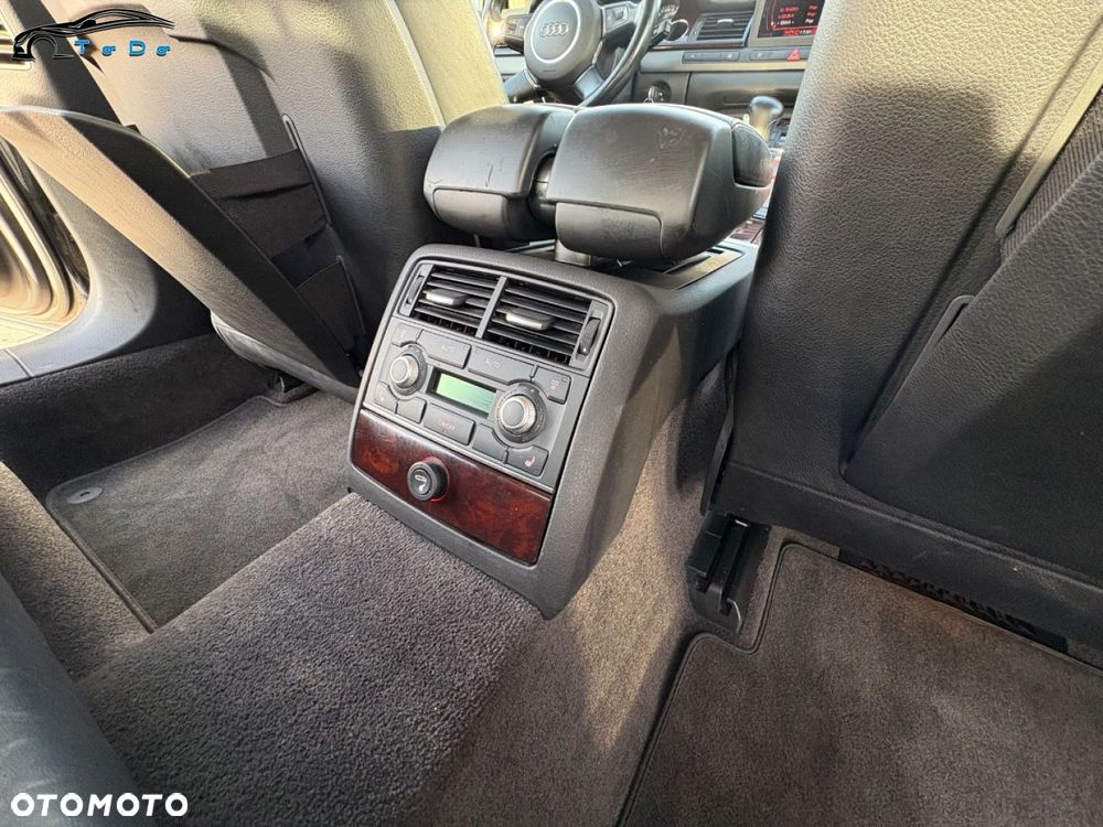 Audi A8 4.2 Quattro - 30