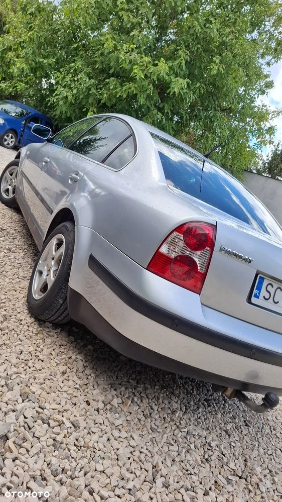 Volkswagen Passat 1.6 Comfortline - 11