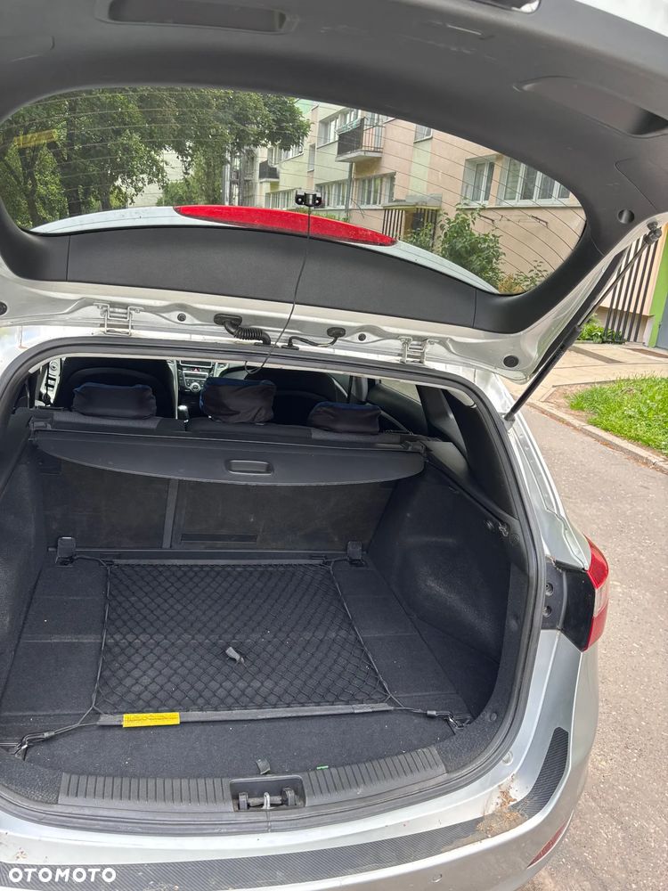 Hyundai i30 blue Kombi 1.6 GDi YES Silver - 8