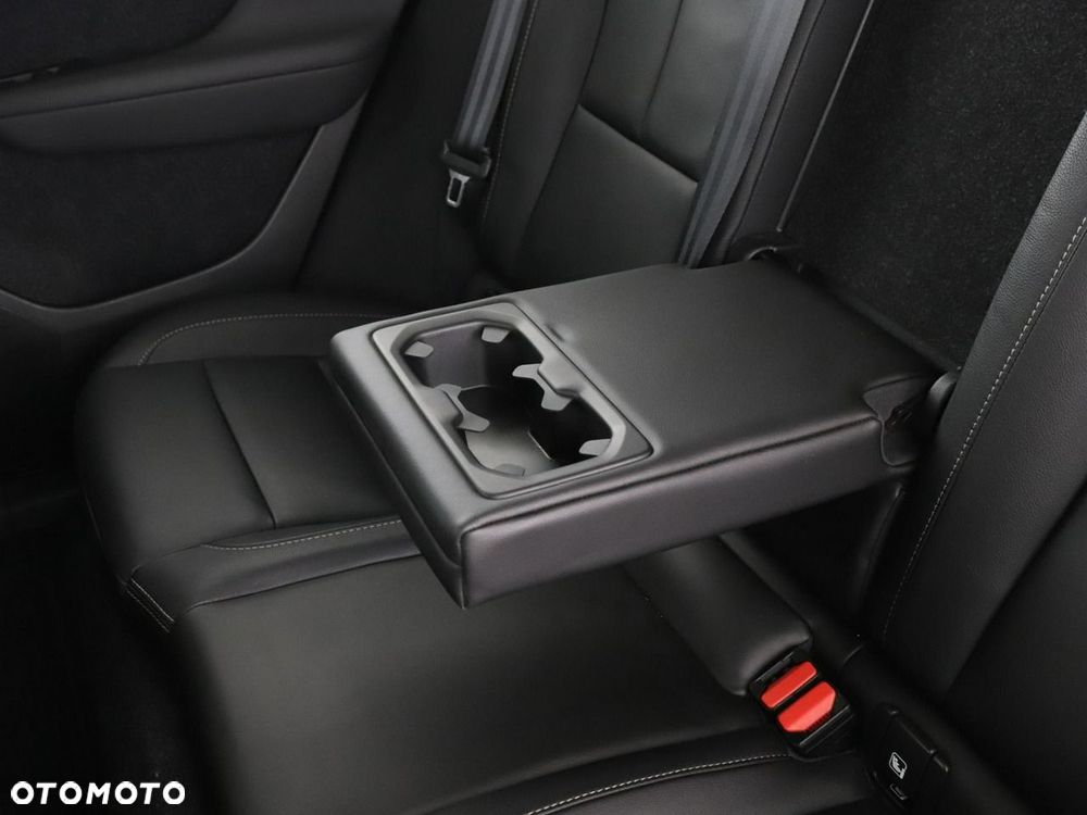 Volvo XC 40 D4 AWD Momentum Pro - 39