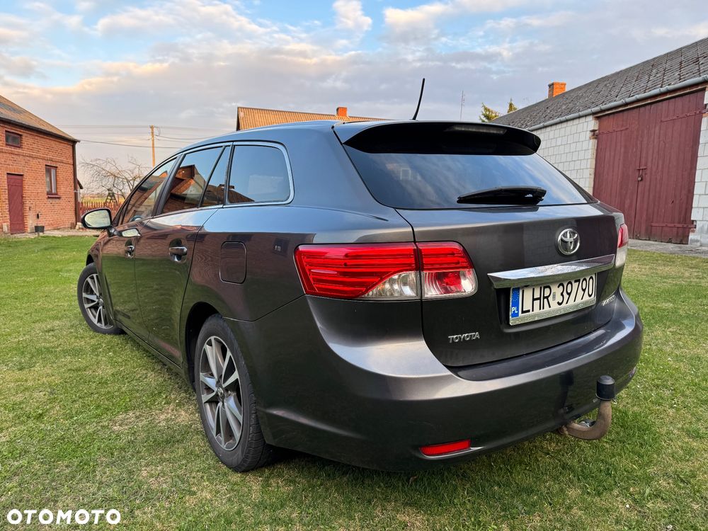 Toyota Avensis 2.0 D-4D - 8