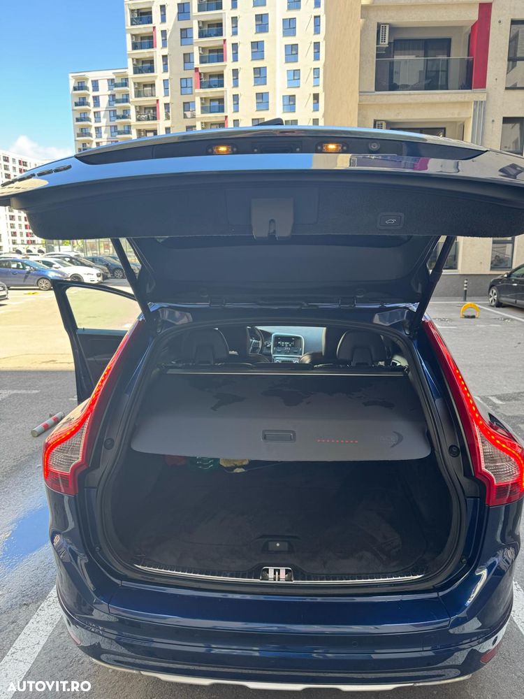 Volvo XC 60 D5AWD Ocean Race - 12