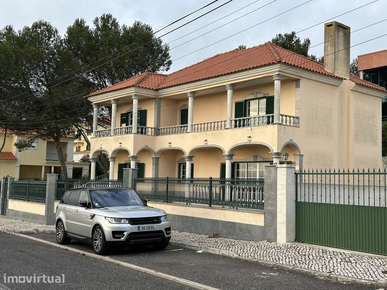 Moradia T5 em Carnaxide com 4 casas de banho - Grande imagem: 2/15