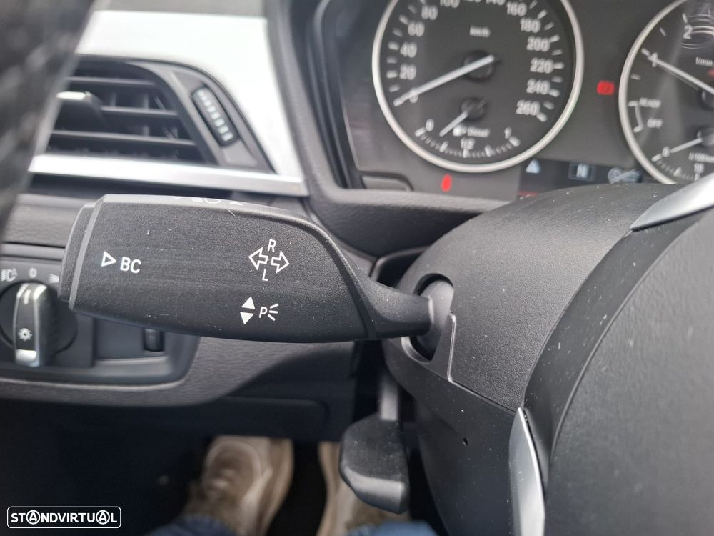 BMW X1 16 d sDrive Line xLine - 37