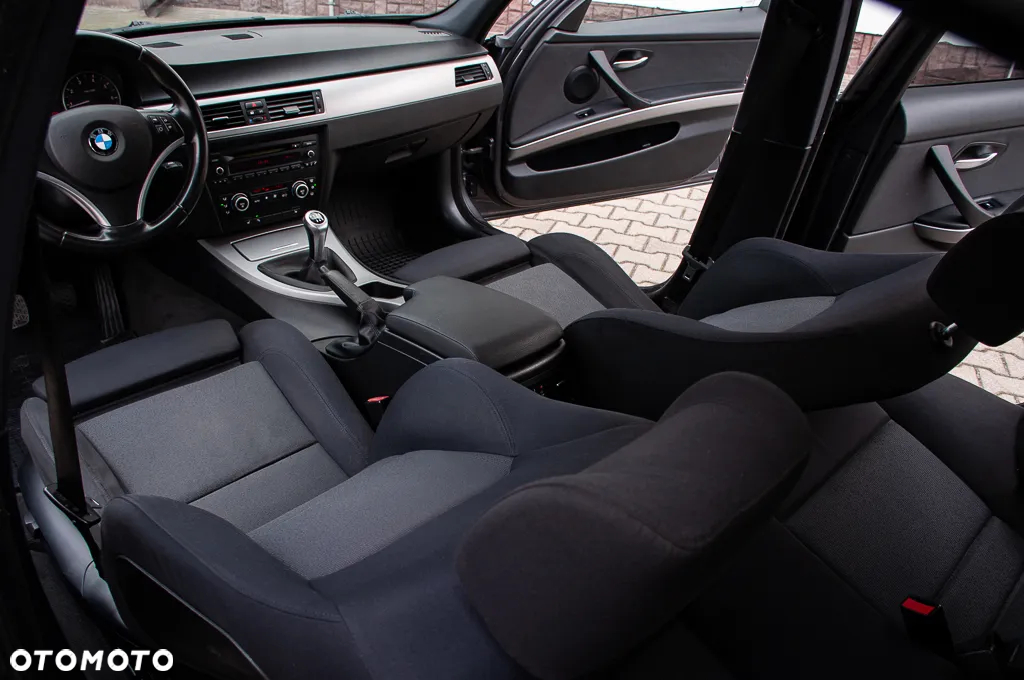 BMW Seria 3 320i - 35