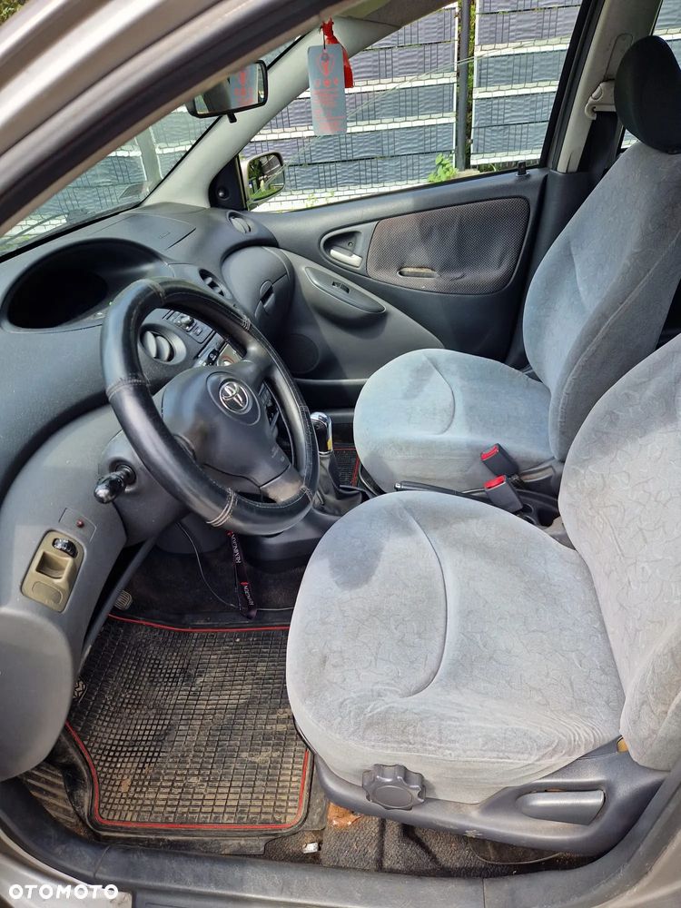Toyota Yaris 1.4 D-4D Sol - 8