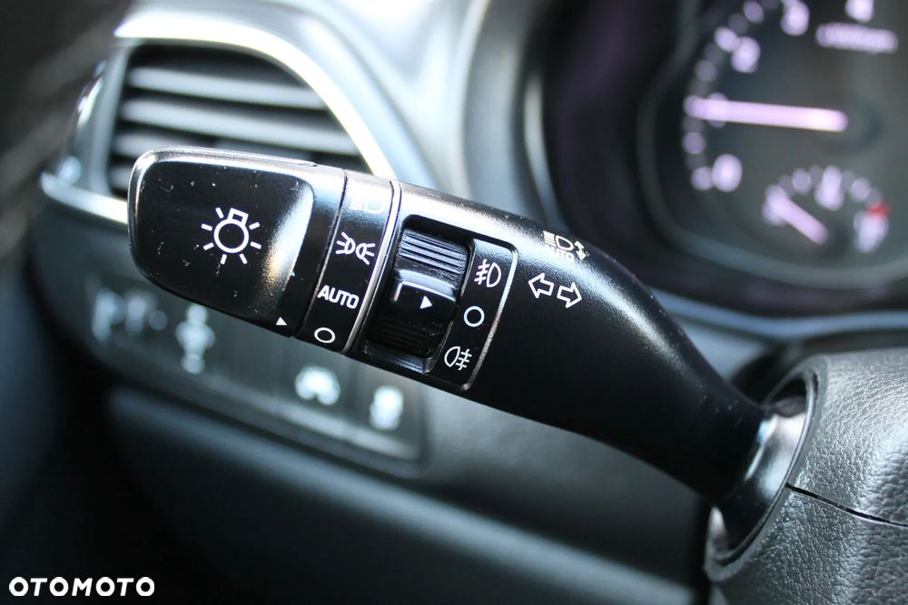 Hyundai i30 1.4 Premiere Comfort - 24