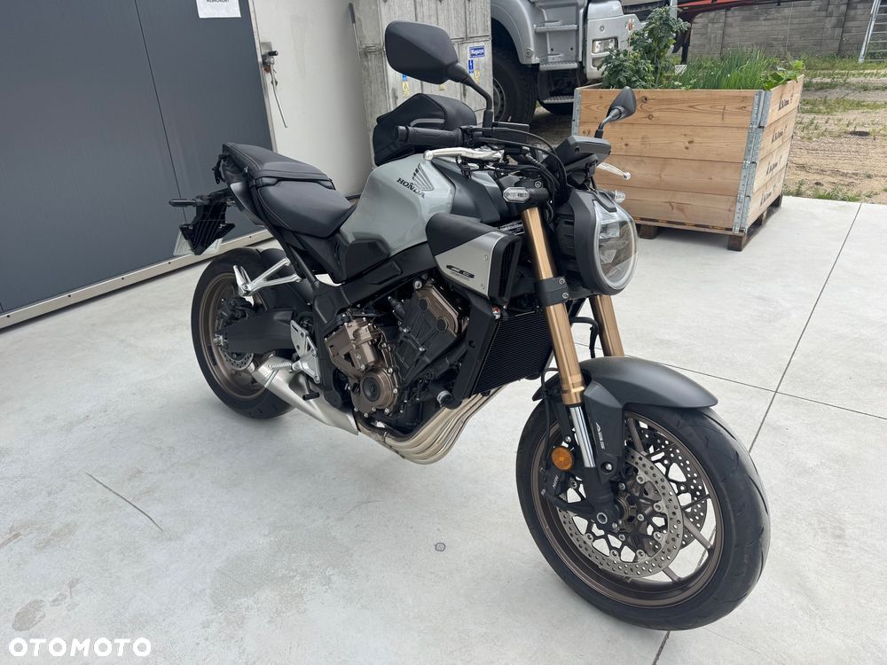 Honda CB - 1