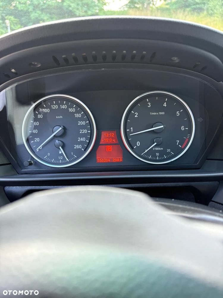 BMW Seria 5 550i - 36