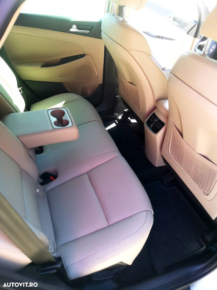 Hyundai Tucson 2.0 CRDI 4WD Automatik Premium - 23