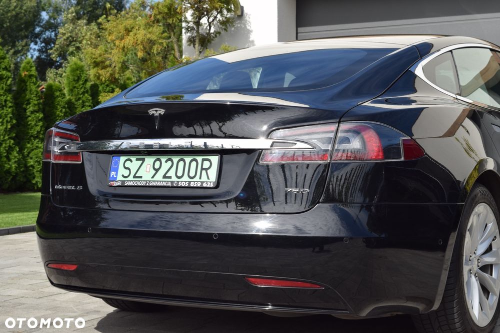 Tesla Model S - 40