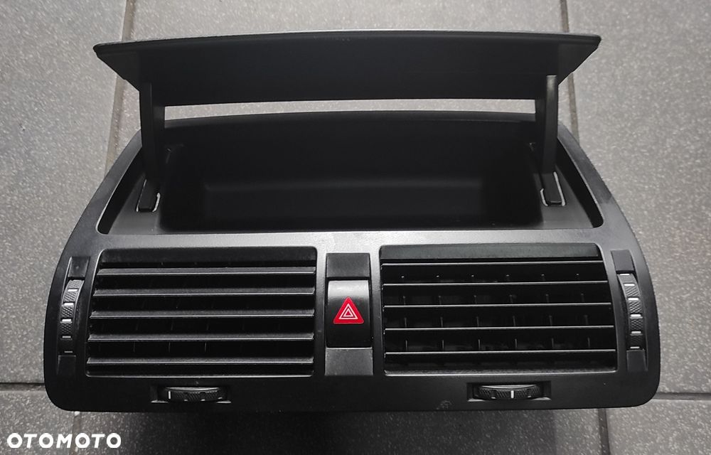 SCHOWEK ŚRODKOWY KRATKI NAWIEWU SKODA OCTAVIA II FL - 3