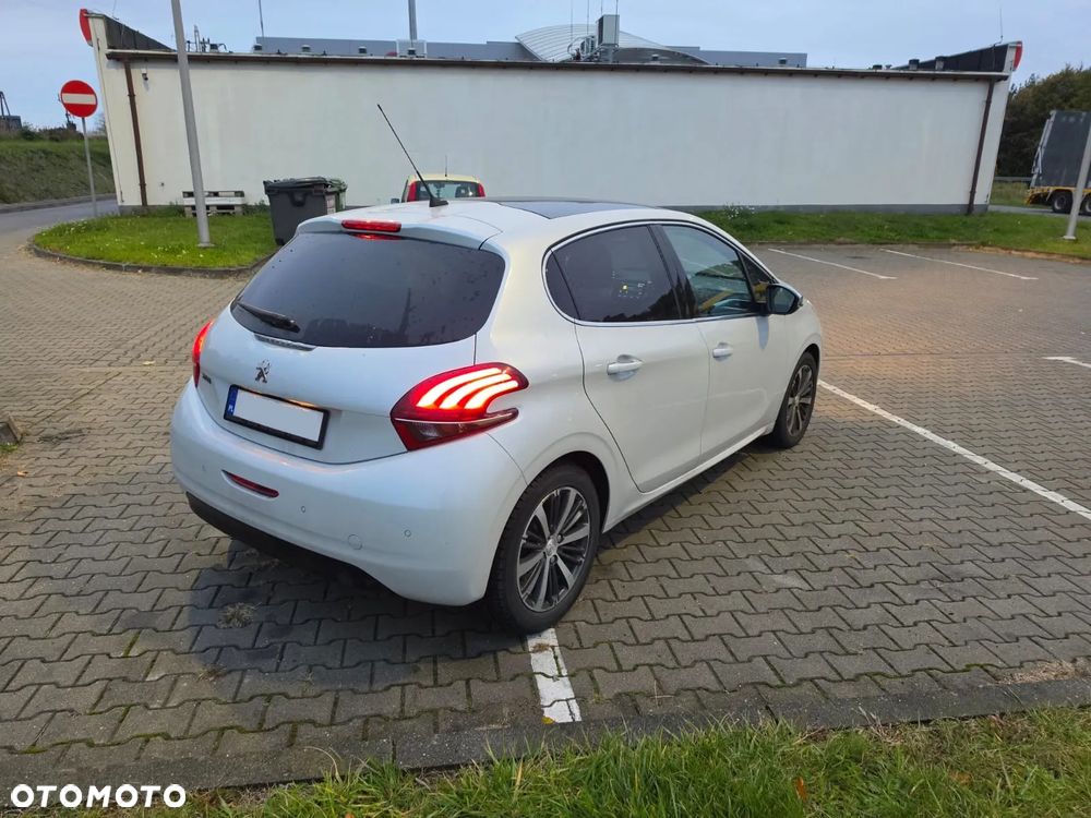 Peugeot 208 1.2 PureTech Allure - 6