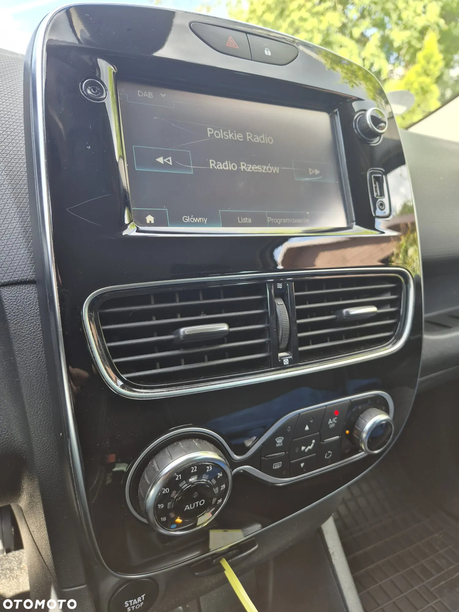 Renault Clio 1.2 16V 75 LIMITED - 20