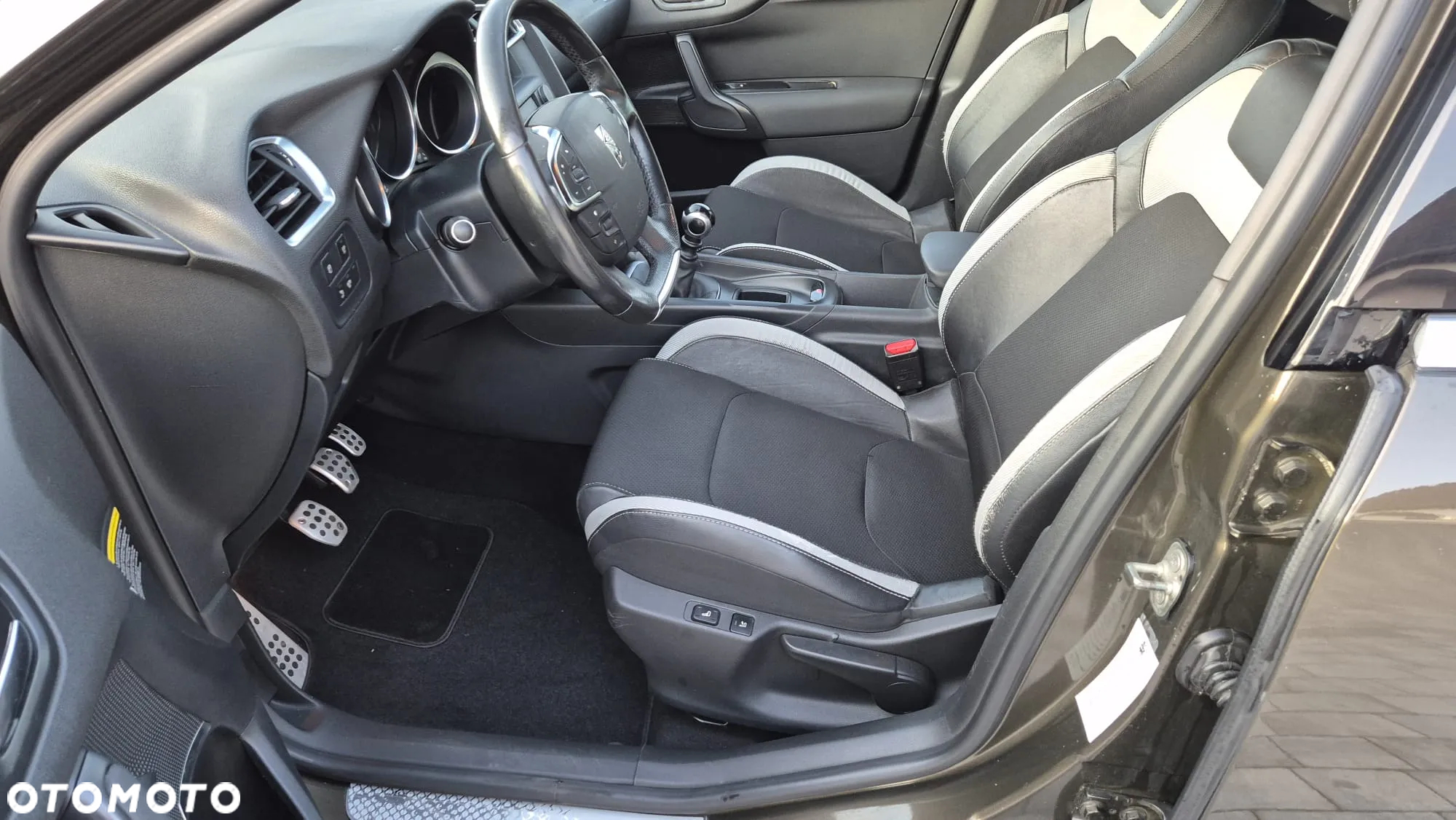 Citroën DS4 HDi 110 SoChic - 10