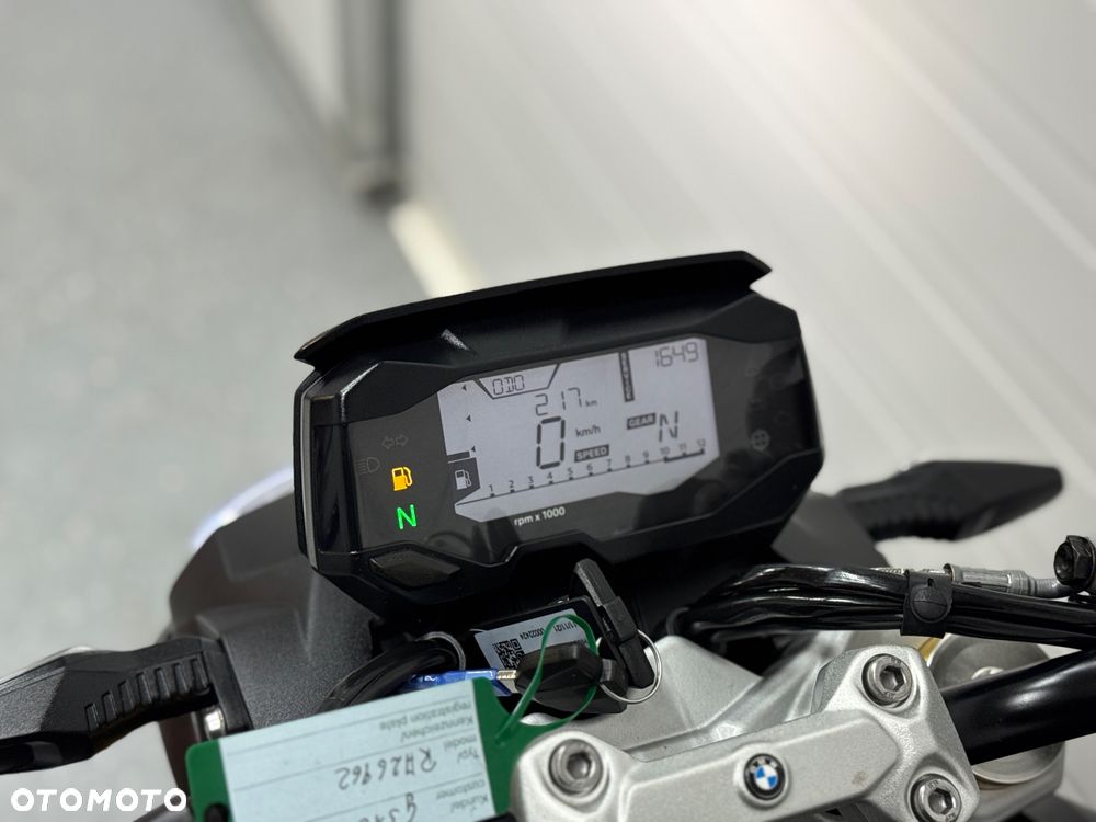 BMW G - 32