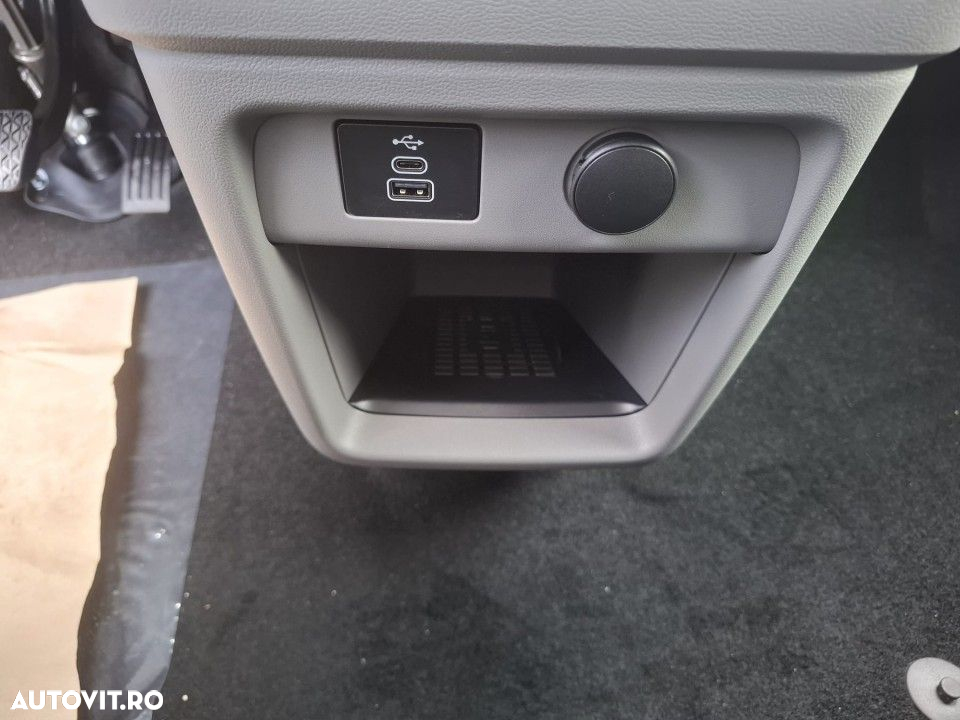 Ford Tourneo Custom - 24