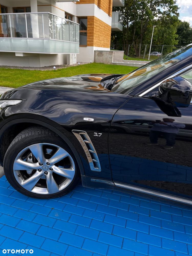 Infiniti Q70 3.7 Sport Tech EU6 - 2