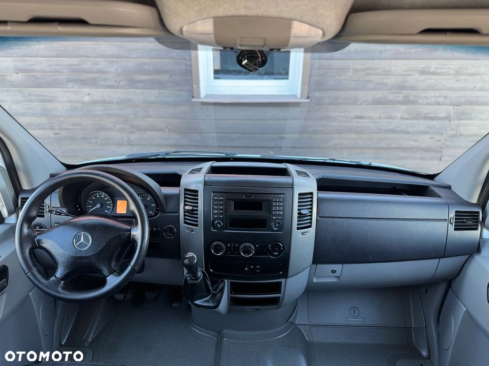 Mercedes-Benz Sprinter - 25