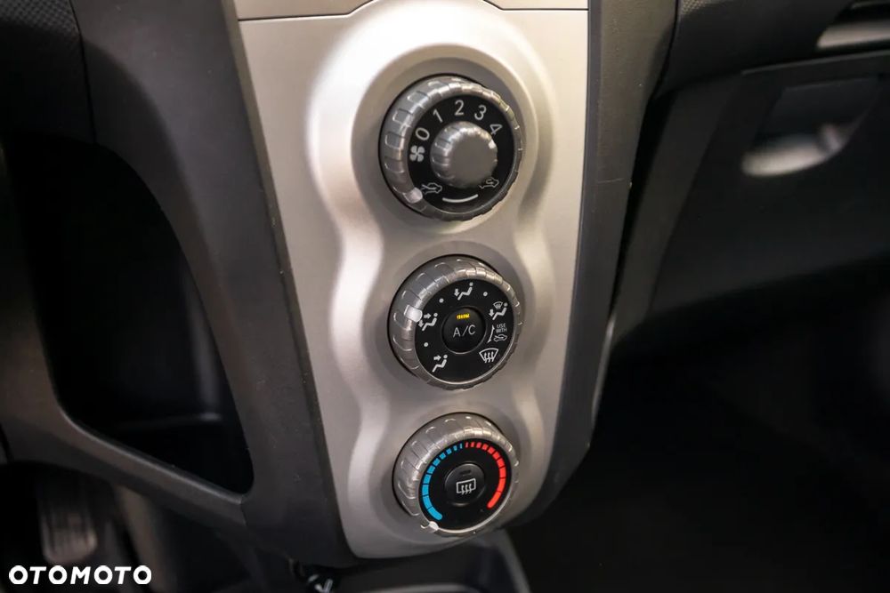 Toyota Yaris 1.0 VVT-i - 27