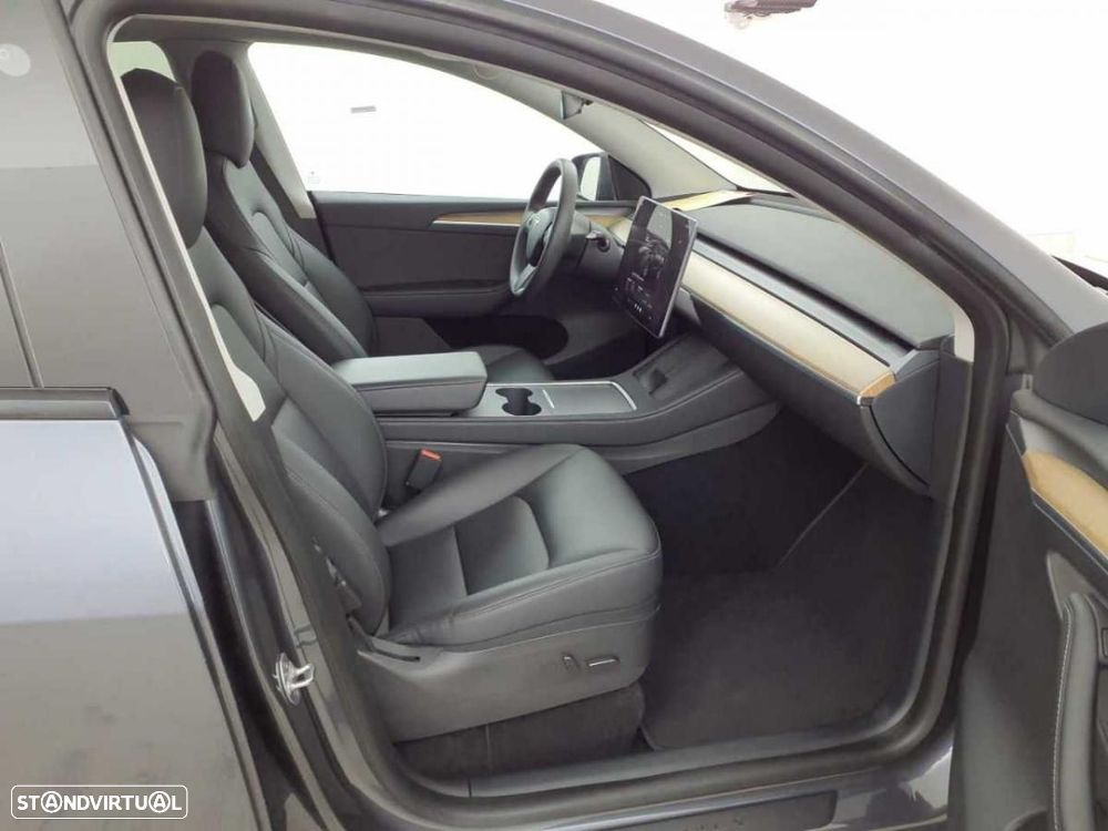 Tesla Model Y Long Range Dual Motor AWD - 3