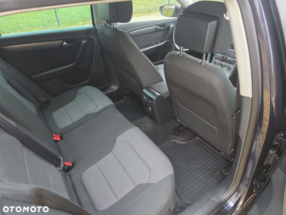 Volkswagen Passat - 12